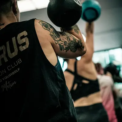 Entraînement kettlebell en salle